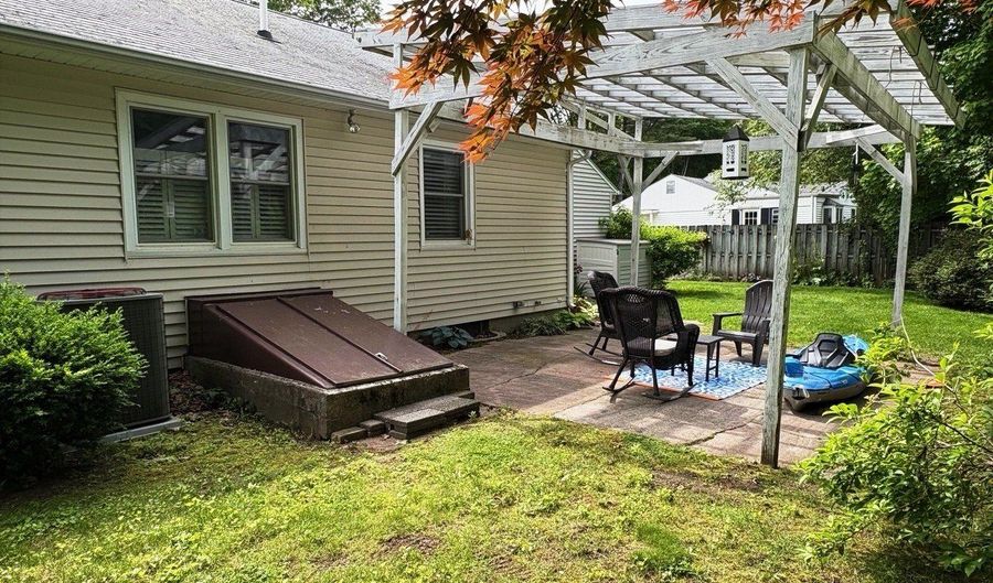 9 Lakeview Park, Columbia, CT 06237 - 3 Beds, 2 Bath