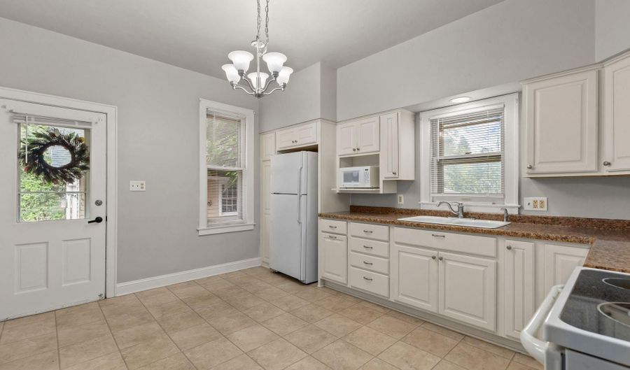 719 S STATE St, Appleton, WI 54911 - 4 Beds, 2 Bath
