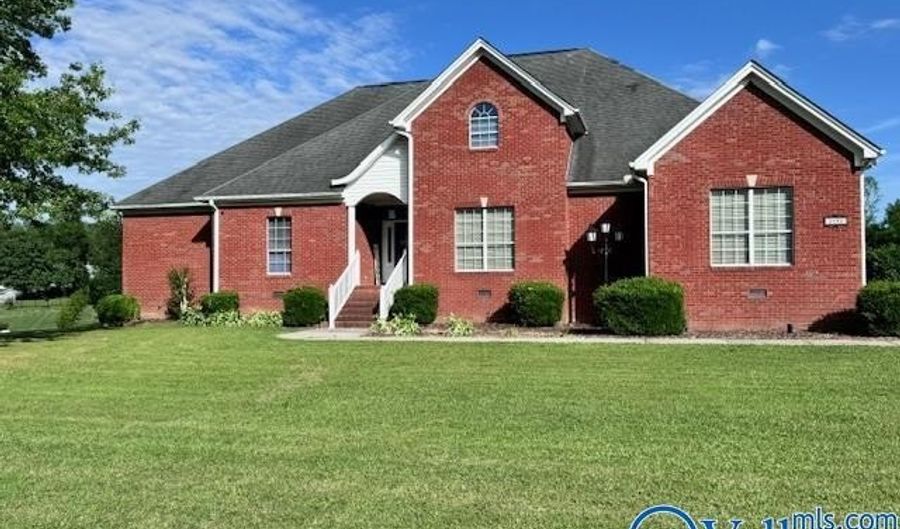 2032 Red Oak Ln NE, Arab, AL 35016 - 4 Beds, 4 Bath