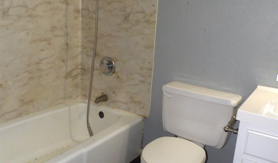 1216 Spencer Dr, Augusta, KS 67010 - 2 Beds, 2 Bath