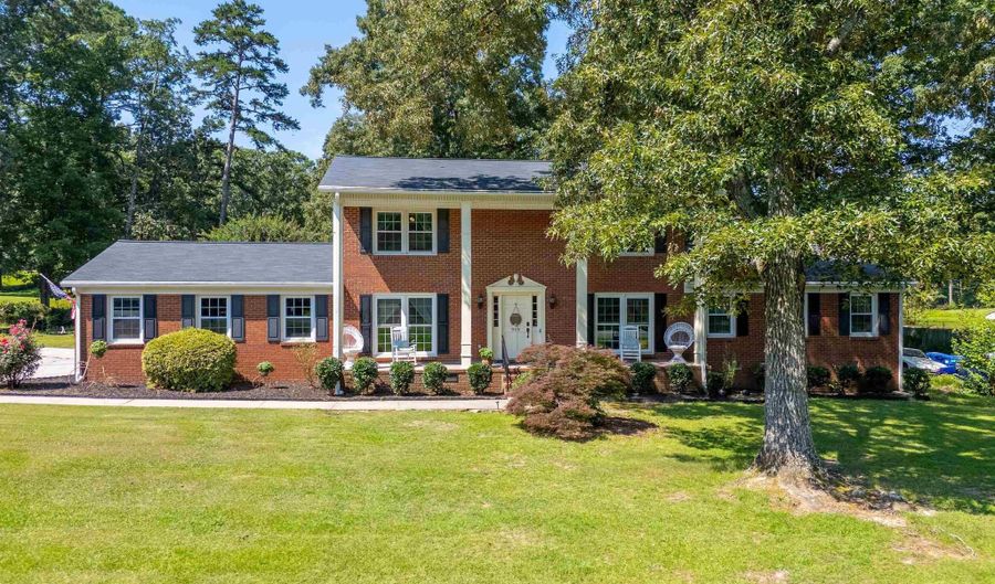 910 CHEROKEE Trl, Anniston, AL 36206 - 4 Beds, 4 Bath