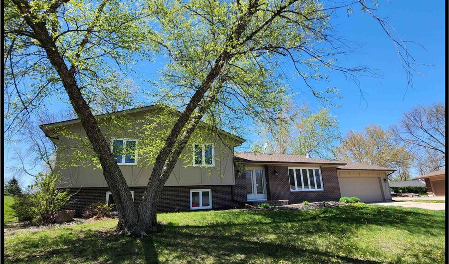 101 E 21st St, Atlantic, IA 50022 - 4 Beds, 3 Bath