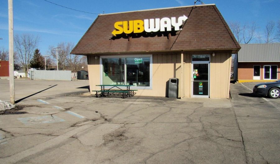 614 N Wayne St, Angola, IN 46703 - 0 Beds, 2 Bath