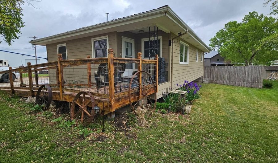 304 1st, Axtell, KS 66403 - 3 Beds, 2 Bath