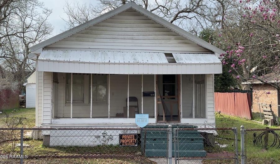 512 S Young St, Abbeville, LA 70510 - 3 Beds, 1 Bath