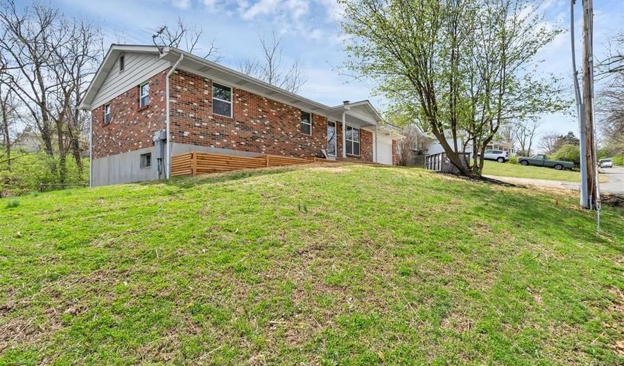 156 Hinrichs Ln, Arnold, MO 63010 - 3 Beds, 2 Bath