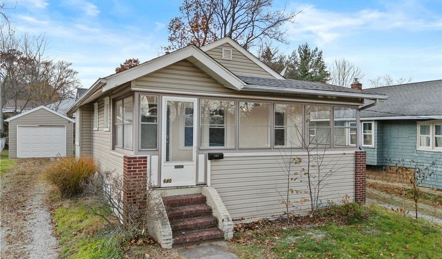 640 Plainfield Rd, Akron, OH 44312 - 2 Beds, 1 Bath