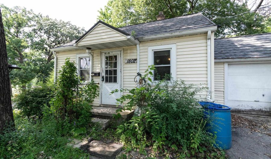 1802 Kropf Ave, Madison, WI 53704 - 2 Beds, 1 Bath