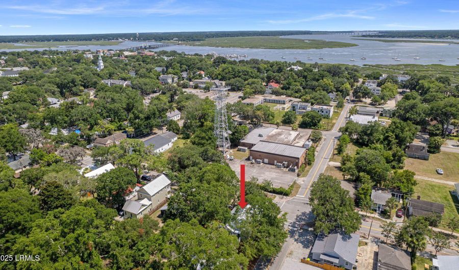 1411 Duke St, Beaufort, SC 29902 - 2 Beds, 2 Bath