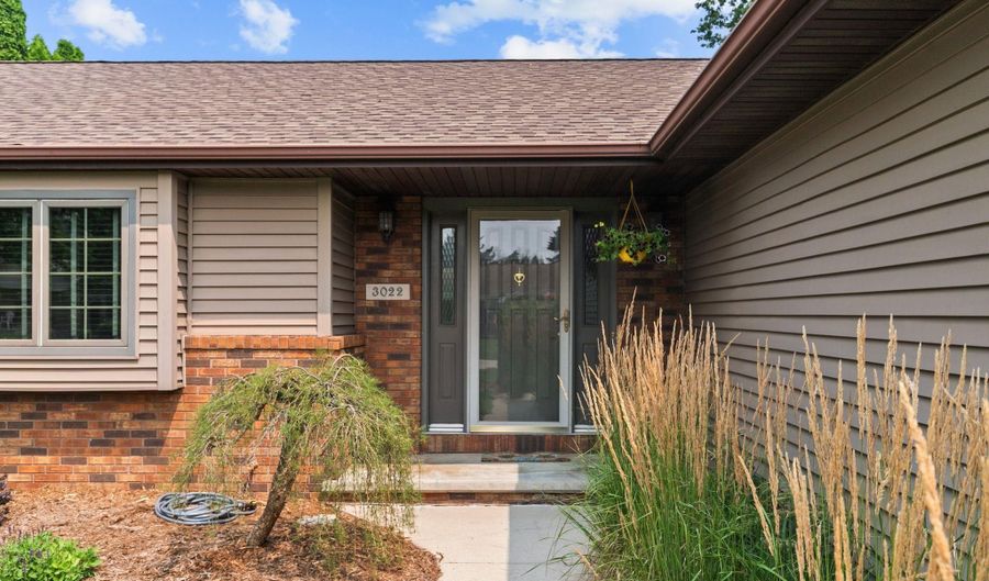3022 W PARKRIDGE Ave, Appleton, WI 54914 - 3 Beds, 3 Bath