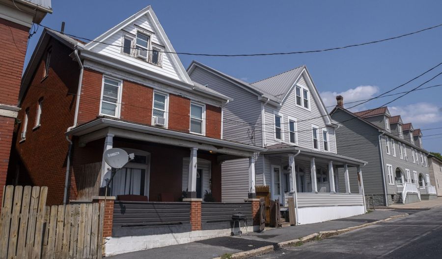 414 6th St, Altoona, PA 16602 - 3 Beds, 1 Bath