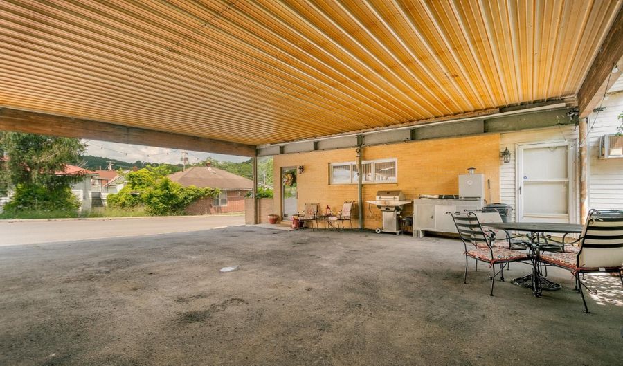 2141 FRONT St, Bayard, WV 26707 - 4 Beds, 4 Bath