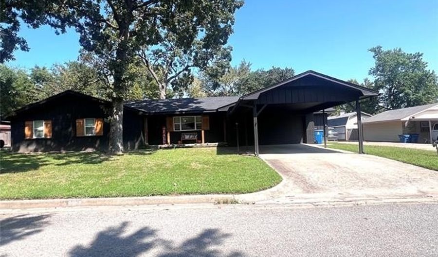 701 Lampton Ln, McAlester, OK 74501 - 4 Beds, 3 Bath
