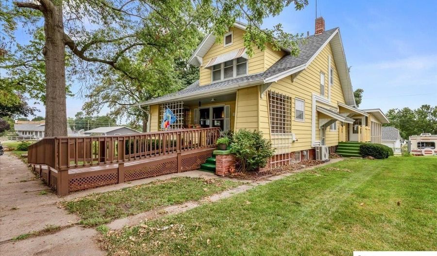 914 15th St, Auburn, NE 68305 - 4 Beds, 2 Bath