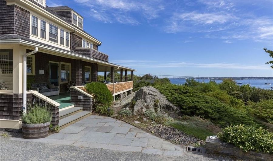 28 Newport St, Jamestown, RI 02835 - 4 Beds, 4 Bath