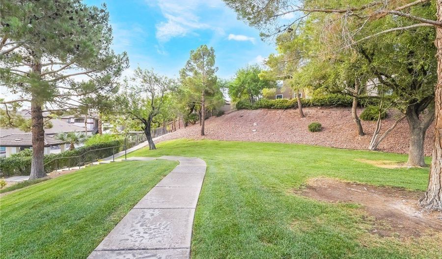 231 W Horizon Ridge Pkwy 921, Henderson, NV 89012 - 2 Beds, 2 Bath