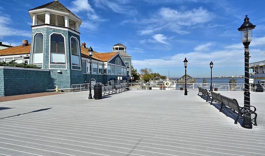 226 GUTHRIE Ave, Alexandria, VA 22305 - 3 Beds, 2 Bath