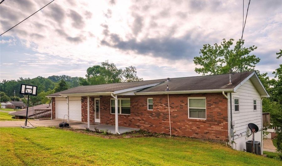105 Lincoln Hts, Alum Creek, WV 25003 - 4 Beds, 2 Bath