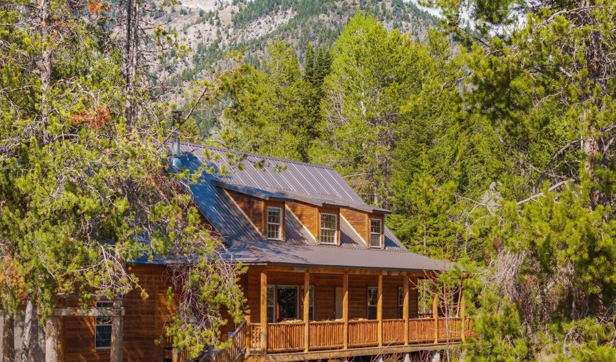 9 PINE St, Alpine, WY 83128 - 3 Beds, 3 Bath