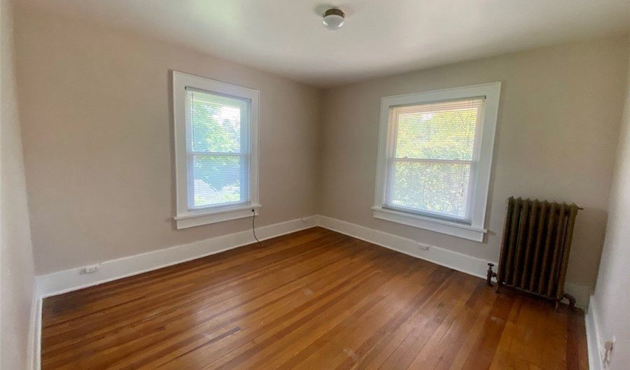 179 Oakdale Ave, Akron, OH 44302 - 5 Beds, 2 Bath