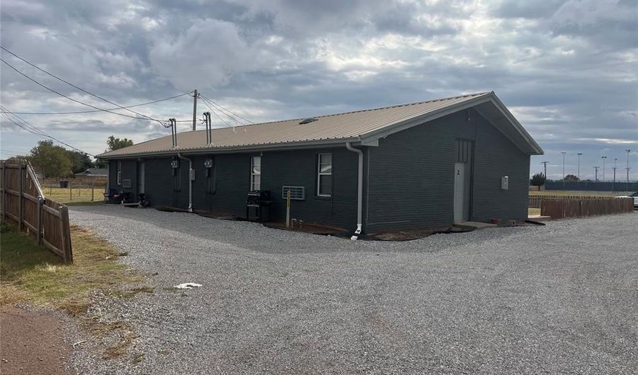 701 N Park Lane Ln, Altus, OK 73521 - 7 Beds, 7 Bath