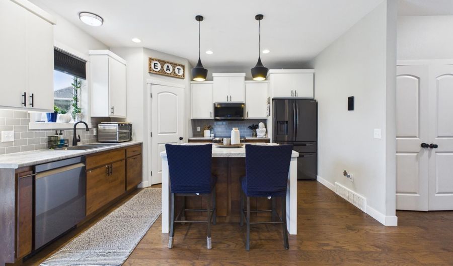 2820 Sweetgrass Dr, Brookings, SD 57006 - 3 Beds, 3 Bath
