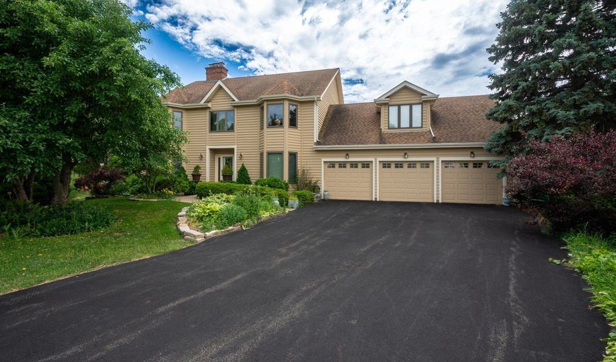 25047 W Palmer Ct, Antioch, IL 60002 - 5 Beds, 4 Bath