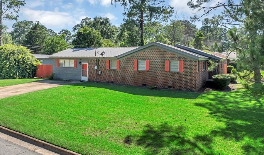 2608 WHISPERING PINES Rd, Albany, GA 31707 - 3 Beds, 2 Bath