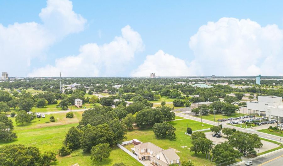 133 Myrtle St, Biloxi, MS 39530 - 5 Beds, 5 Bath