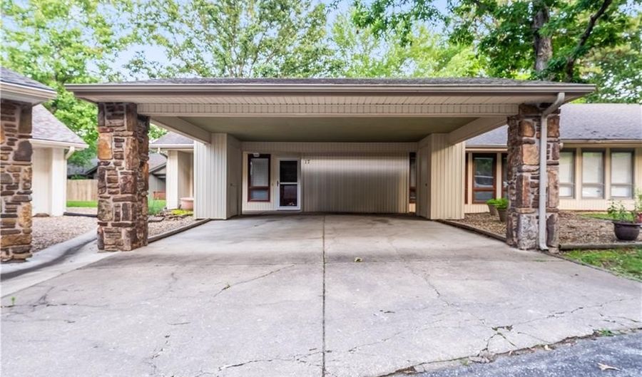17 Mellor Ln, Bella Vista, AR 72715 - 3 Beds, 2 Bath