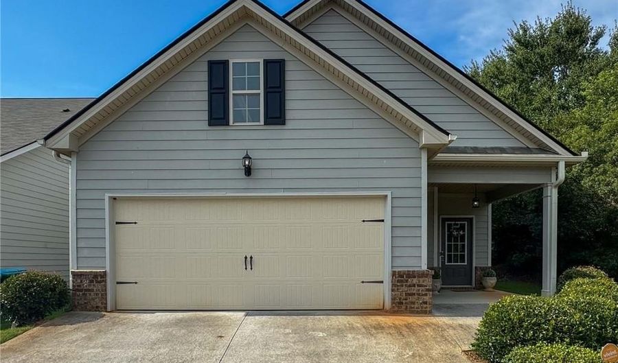 10 Castlemoor Loop, Adairsville, GA 30103 - 3 Beds, 3 Bath