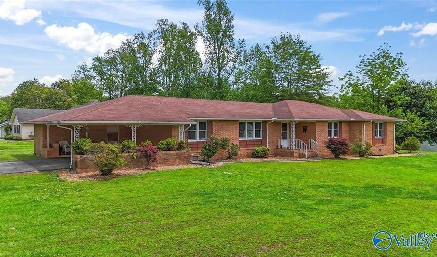908 E Alabama Ave, Albertville, AL 35950 - 4 Beds, 2 Bath
