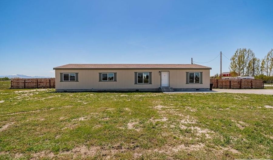 33 S 759 W, Blackfoot, ID 83221 - 4 Beds, 2 Bath