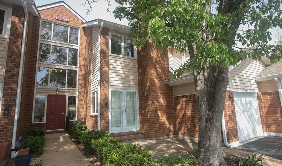 1340 Holgate Dr F2, Ballwin, MO 63021 - 2 Beds, 3 Bath