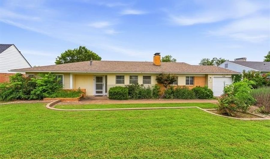 225 SE Rockwood Ave, Bartlesville, OK 74006 - 3 Beds, 2 Bath