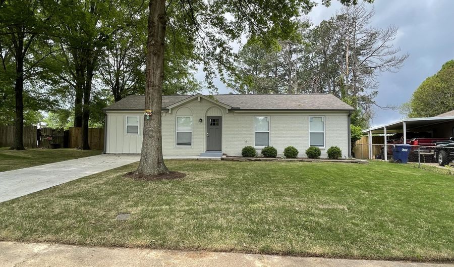 6585 Camelot Rd, Horn Lake, MS 38637 - 4 Beds, 2 Bath