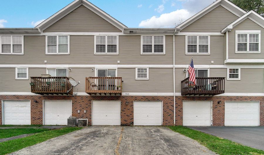 763 Highview Ct, Antioch, IL 60002 - 3 Beds, 3 Bath