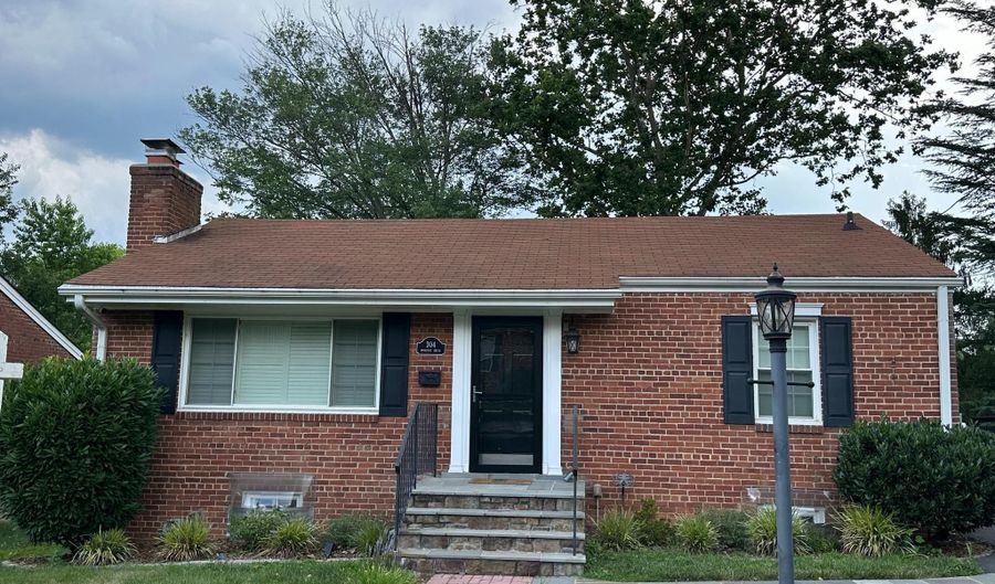 304 MONCURE Dr, Alexandria, VA 22314 - 3 Beds, 2 Bath
