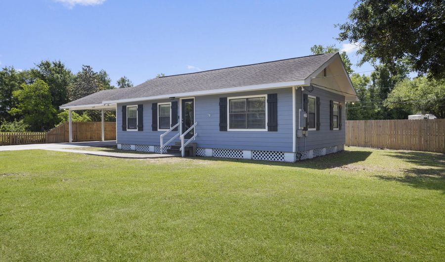 956 Old Spanish Trl, Bay St. Louis, MS 39520 - 2 Beds, 1 Bath