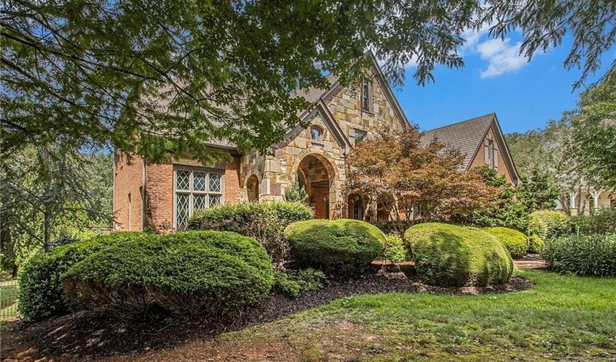 15900 Meadow King Way, Alpharetta, GA 30004 - 6 Beds, 6 Bath