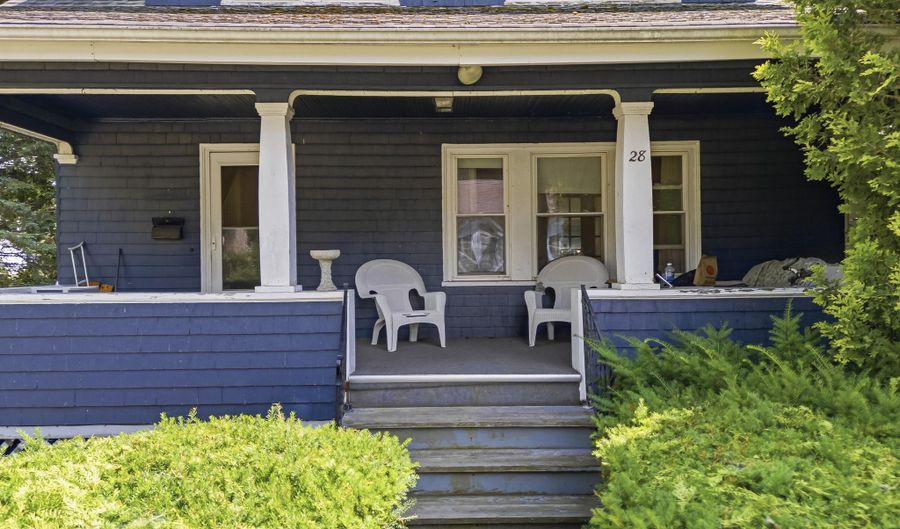 28 Davenport St, Augusta, ME 04330 - 3 Beds, 1 Bath