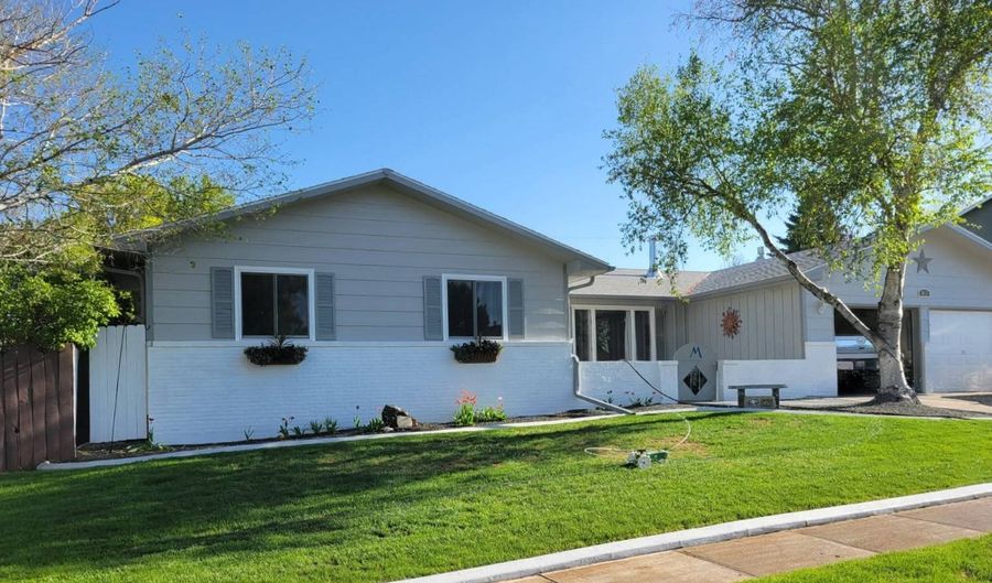 613 Hampton St, Alliance, NE 69301 - 3 Beds, 3 Bath
