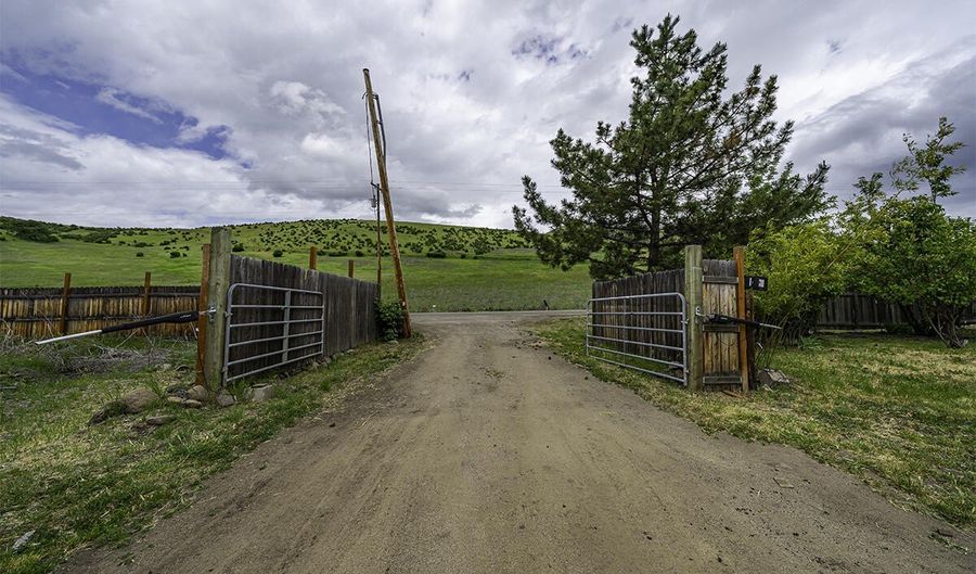 2800 Dead Indian Memorial Rd, Ashland, OR 97520 - 3 Beds, 2 Bath