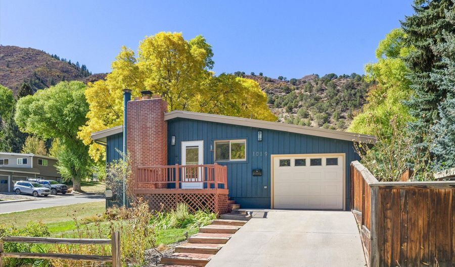 1019 Riverview Dr, Glenwood Springs, CO 81601 - 5 Beds, 2 Bath