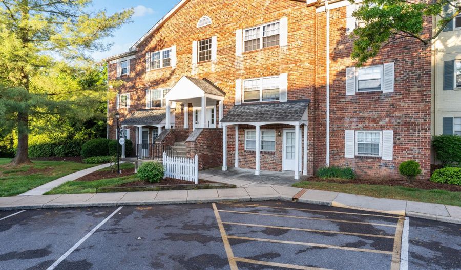 4413 ROMLON St 301, Beltsville, MD 20705 - 1 Beds, 1 Bath