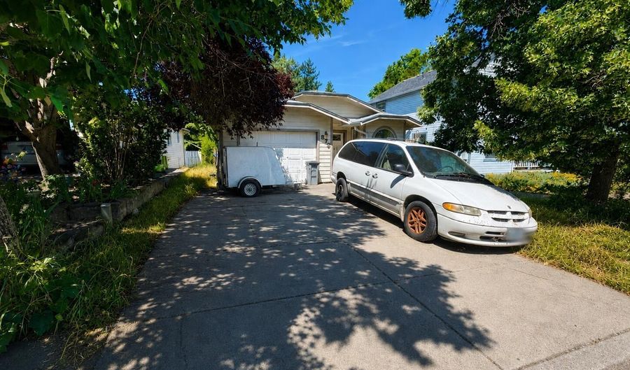 875 Jaquelyn St, Ashland, OR 97520 - 2 Beds, 2 Bath