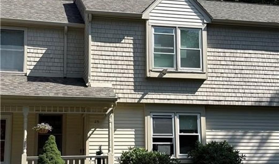 25 Niblick Cir, Coventry, RI 02816 - 2 Beds, 2 Bath
