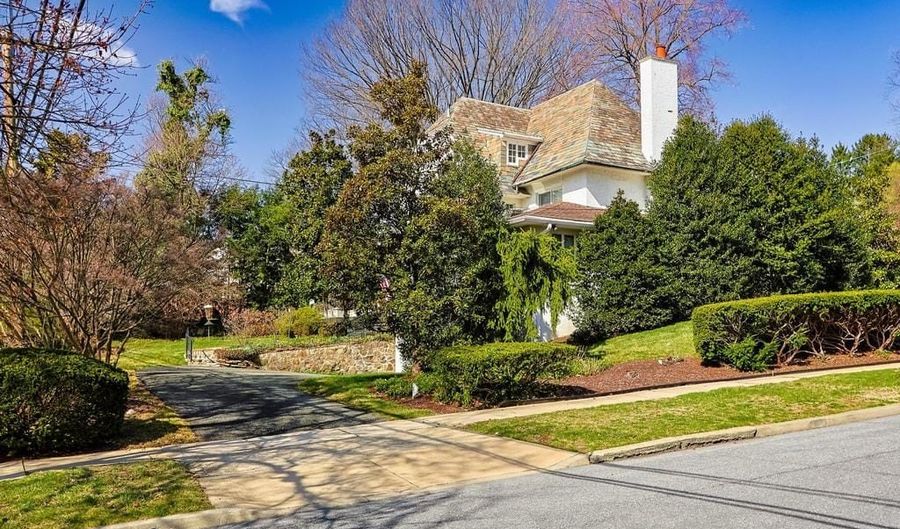 2730 W CHEW St, Allentown, PA 18104 - 5 Beds, 4 Bath