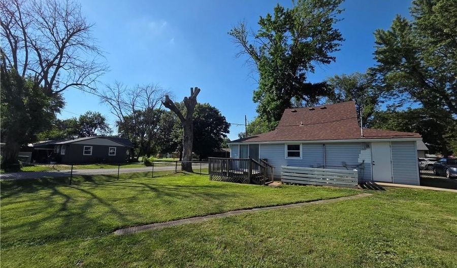 131 W 5th St, Adrian, MO 64720 - 2 Beds, 1 Bath
