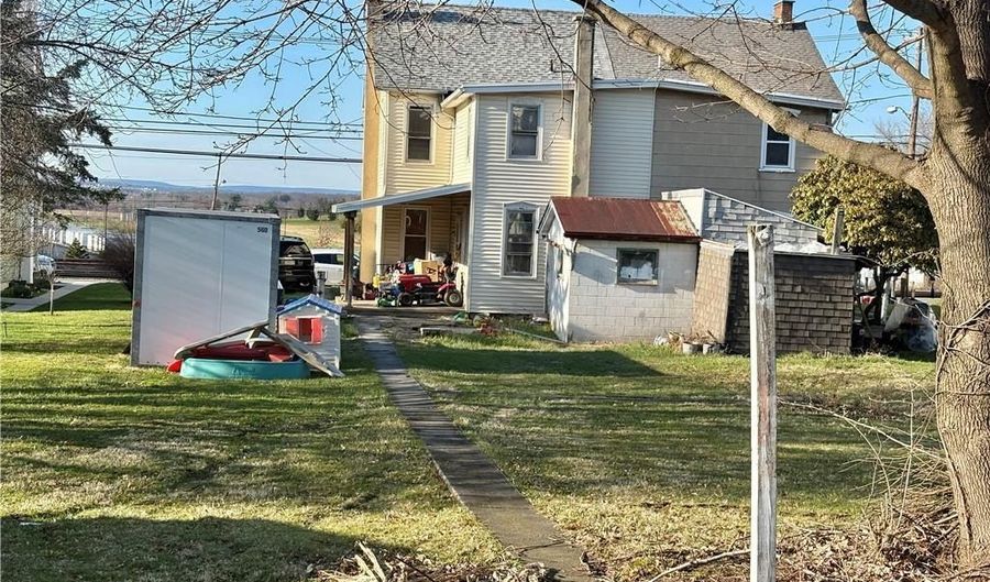 122 W Front St, Alburtis, PA 18011 - 3 Beds, 1 Bath